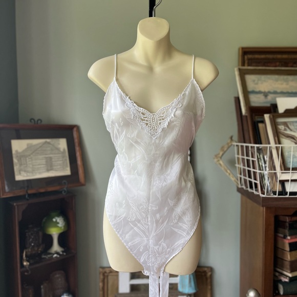 SENSUAL FASHION 80s/90s 1pc LINGERIE NIGHTIE WITH BELT SIZE SMALL - Picture 15 of 15